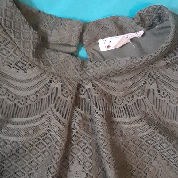 IT GIRL olive top with lace overlay - Picture 7 of 9